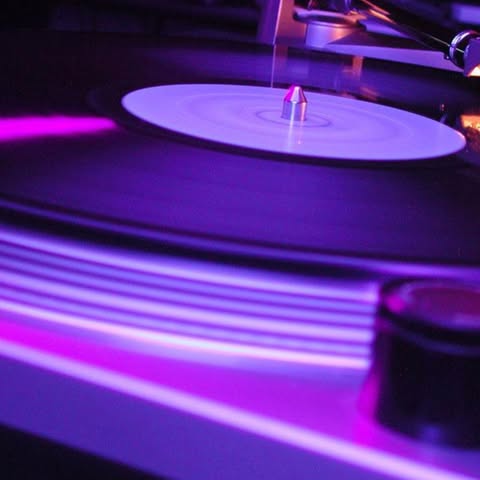 Dj till festen By Robert Ahlgren logo
